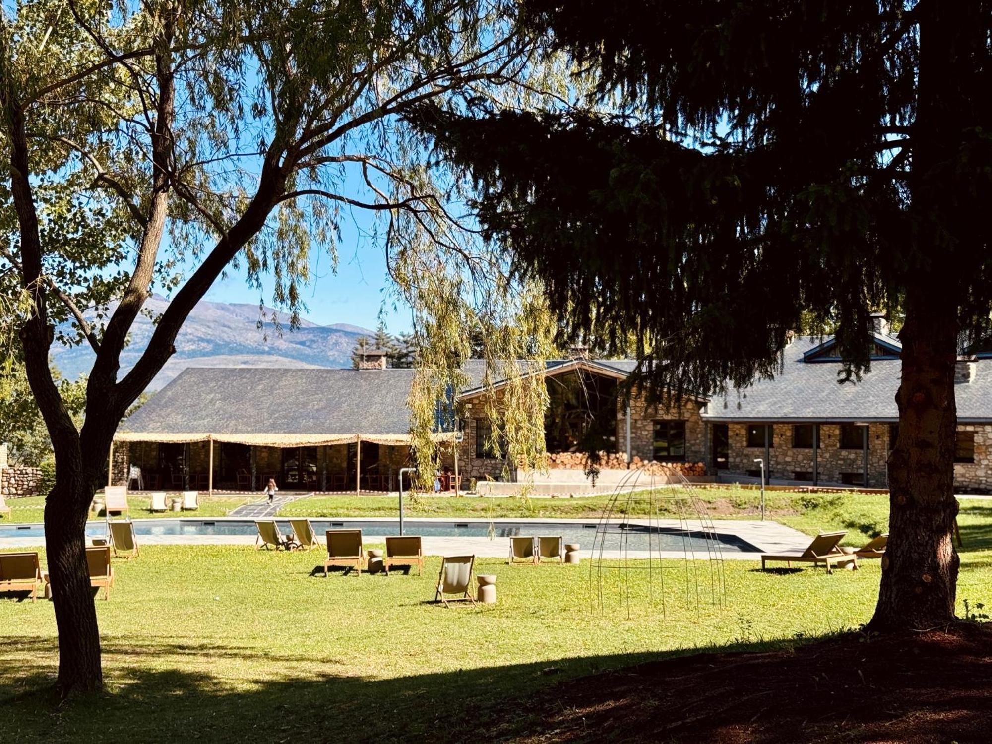 Basecamps Cerdanya Hotel Caixans Ngoại thất bức ảnh